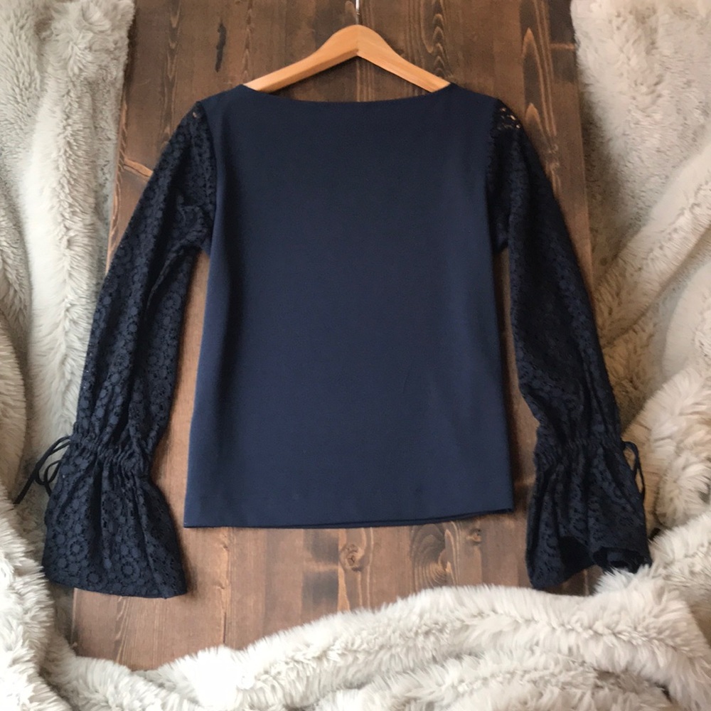 Banana Republic navy blouse with lace sleeves - Picture 4 of 4